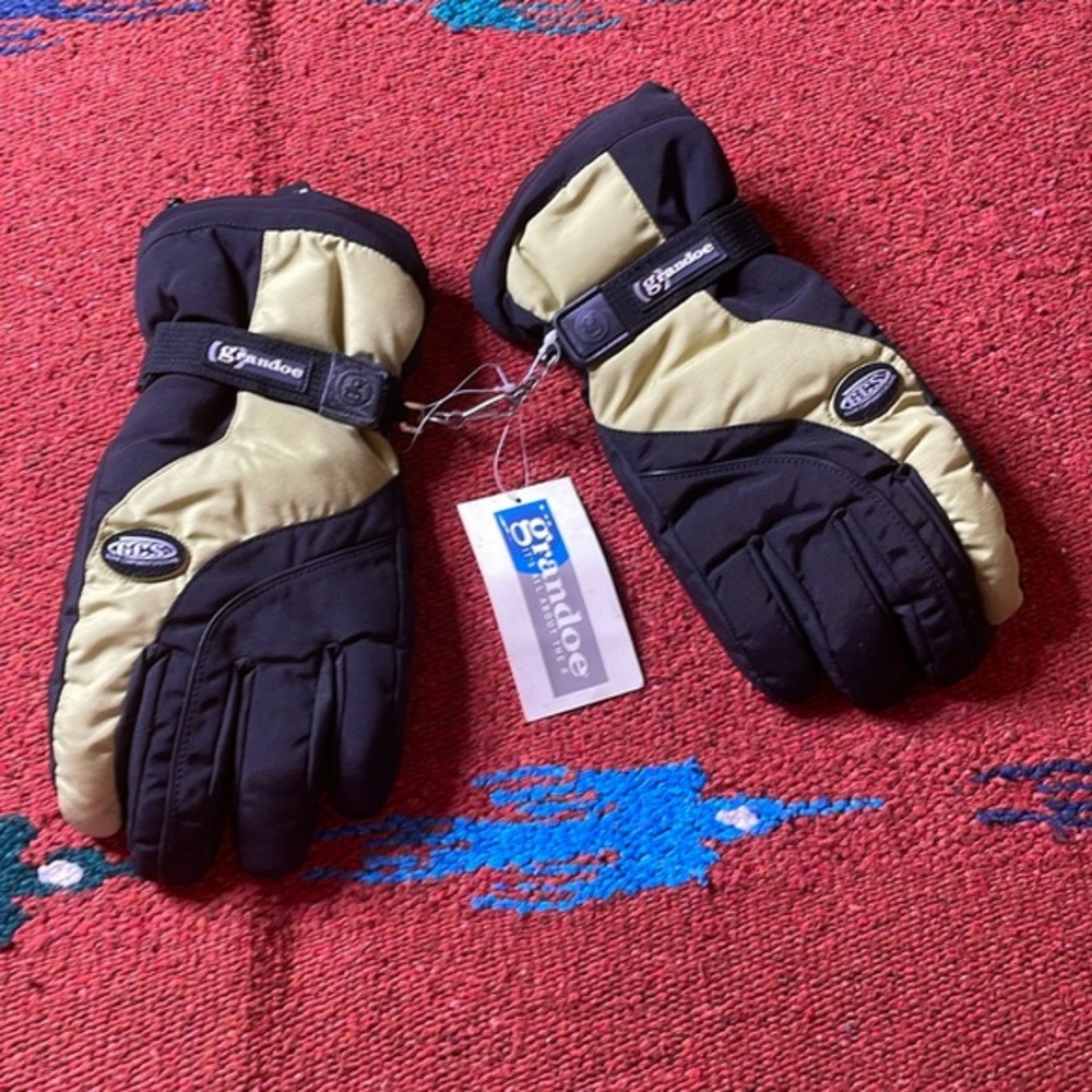 Grandoe‎ Green Black Size M Ski Gloves Winter NWT